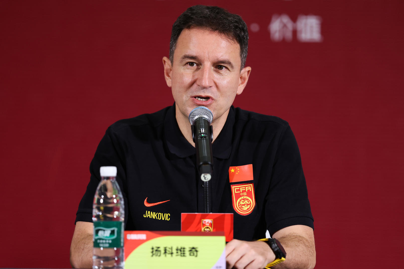 2023年11月11日，中国男足在深圳召开世预赛第二阶段赛事发布会，主帅扬科维奇出席 图据视觉中国